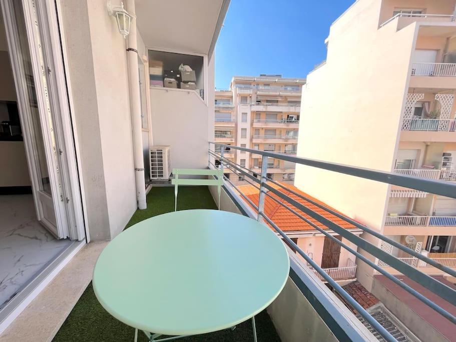 Joli Studio - Studio Neuf Terrasse Clim Wi-Fi 2 Min. Des Plages Antibes Eksteriør billede